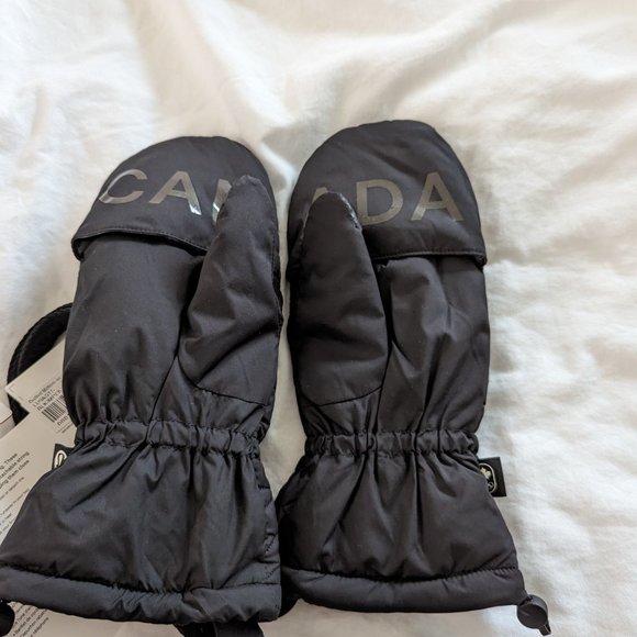 Lululemon Team Canada Quilted Mittens on String COC Logo, Black / Maple Metamorp - Picture 5 of 8